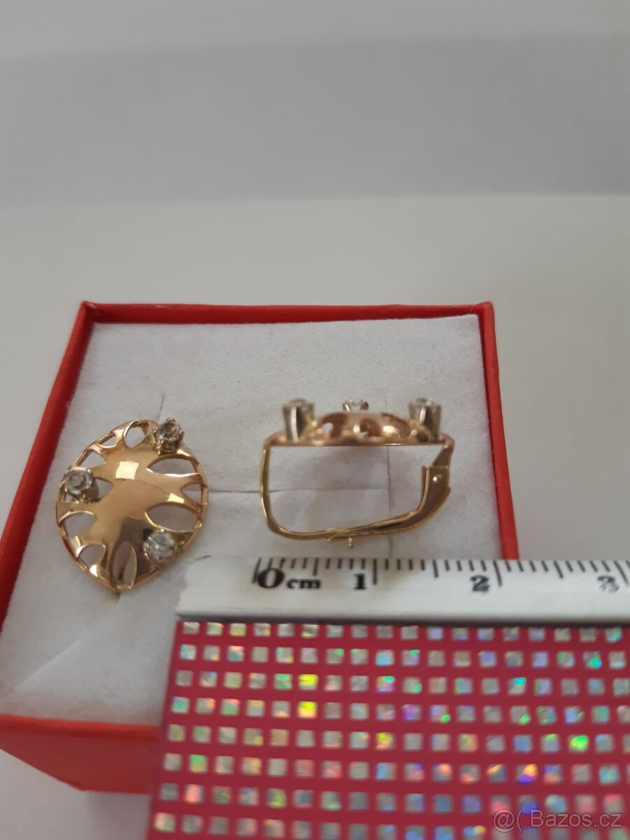 Zlaté náušnice se třemi kamínky - 2