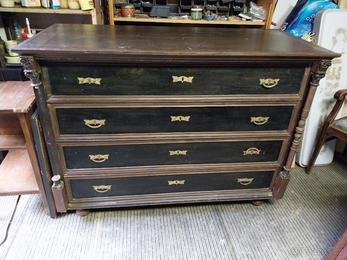 Stará dřevěná komoda - 2