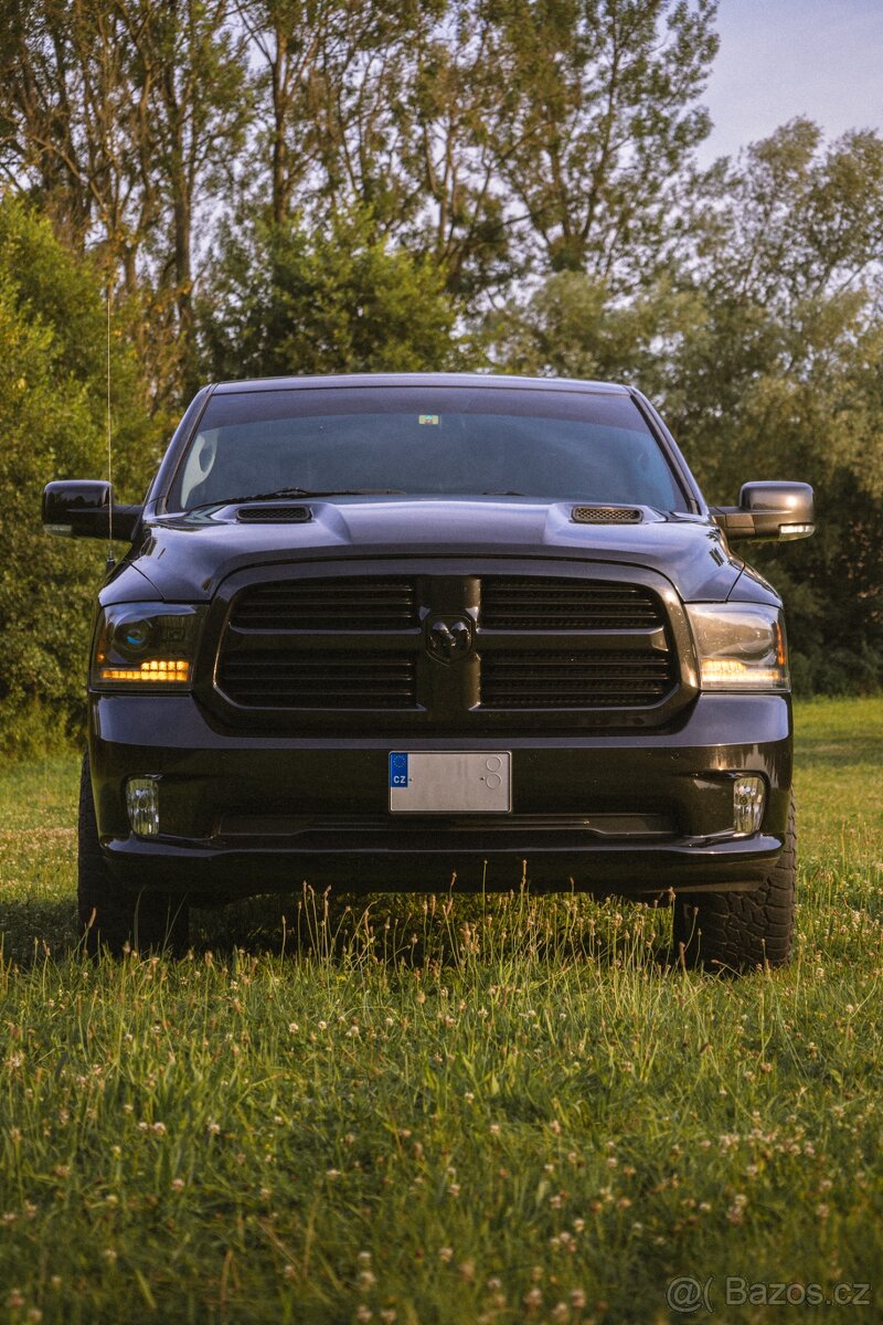 Dodge RAM 1500 Hemi - 2