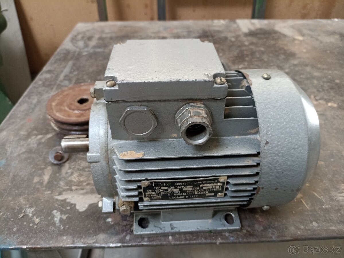 Elektromotor a hřídel s domečky - 2