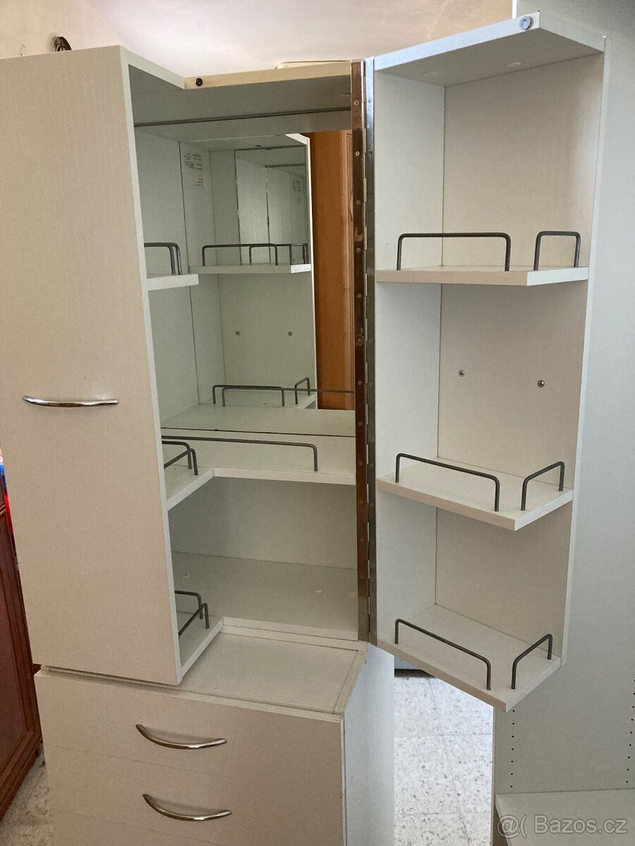 Koupelnová skříňka - 2