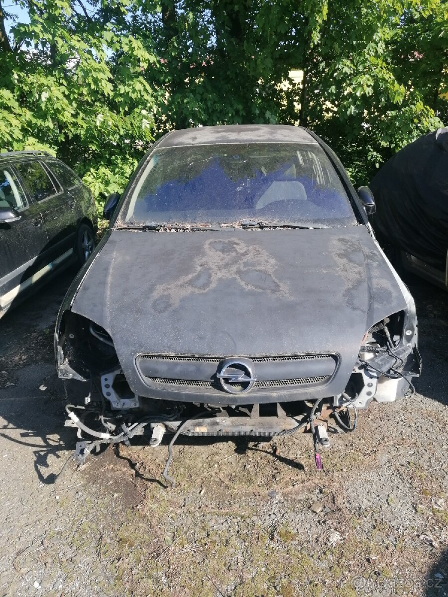 Opel Signum 2,2dti - 2