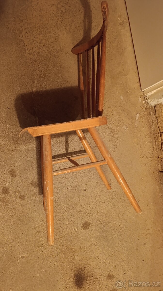 Retro židle dřevěná - 2