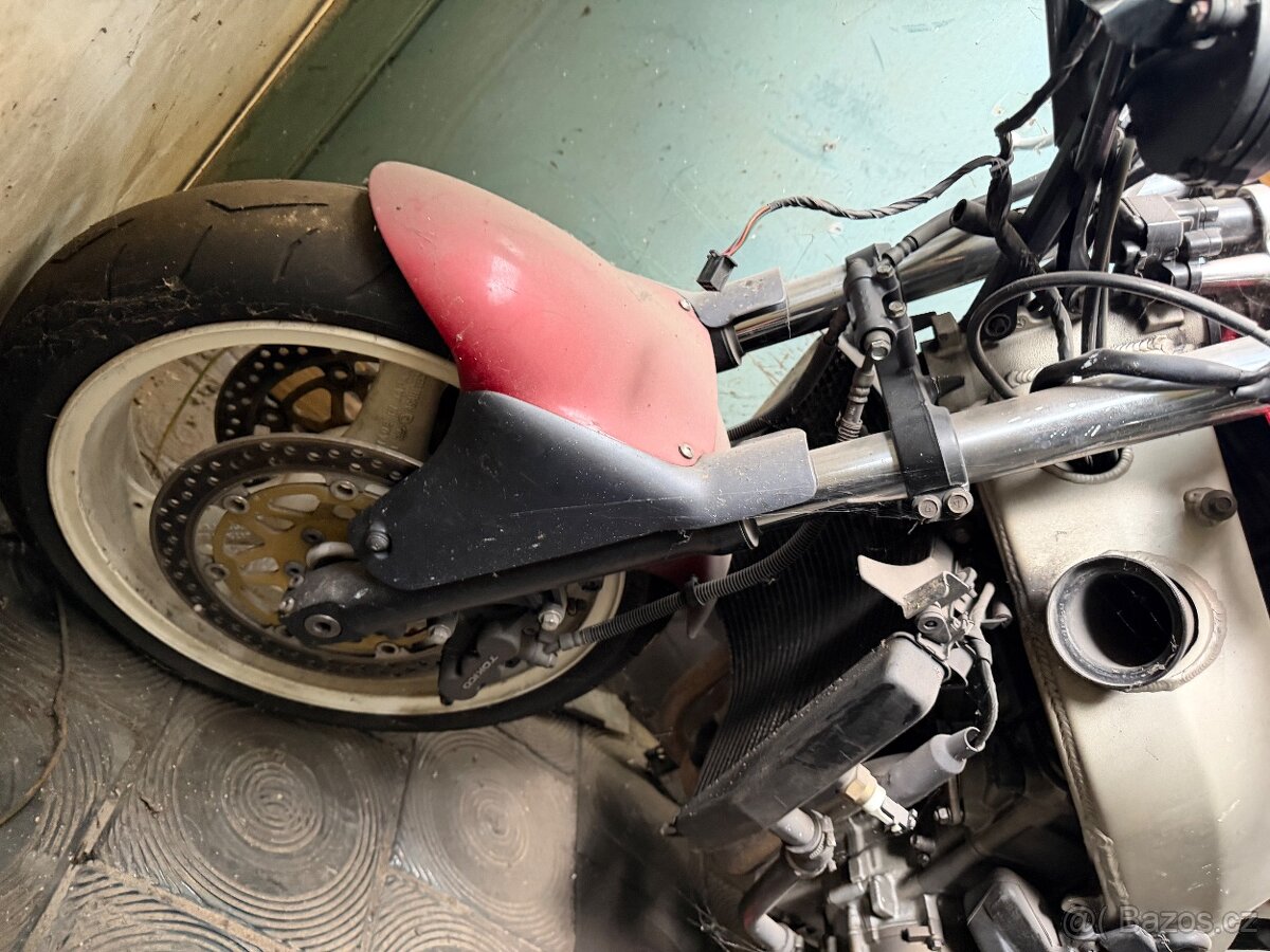 Kawasaki ZX9R - 2
