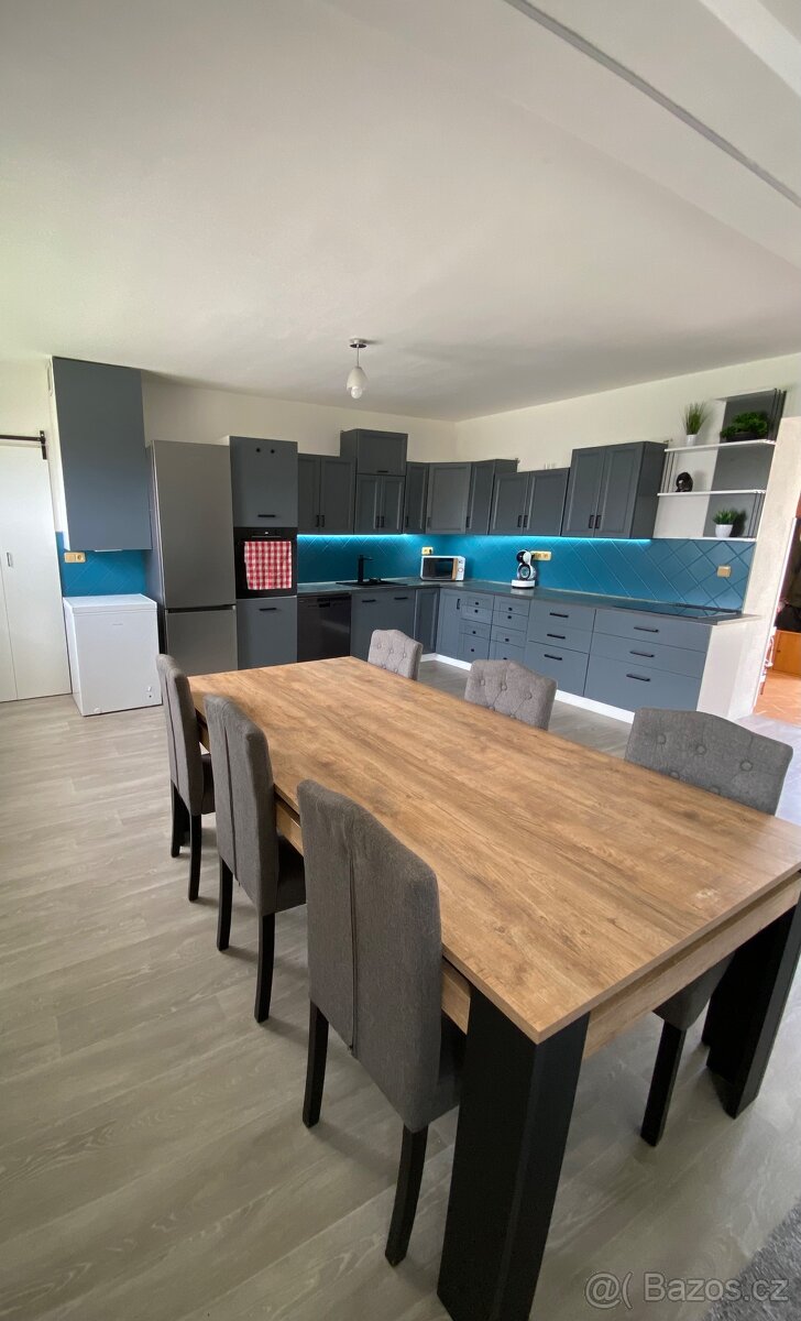 Zrekonstruovaný dům se zahradou 2400 m², soukromí, dílny… - 2