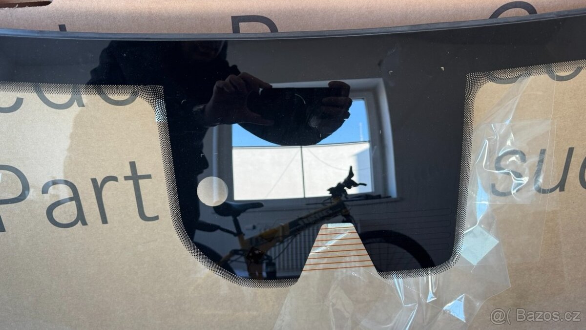 Prodám Čelní okno DODGE RAM - 2