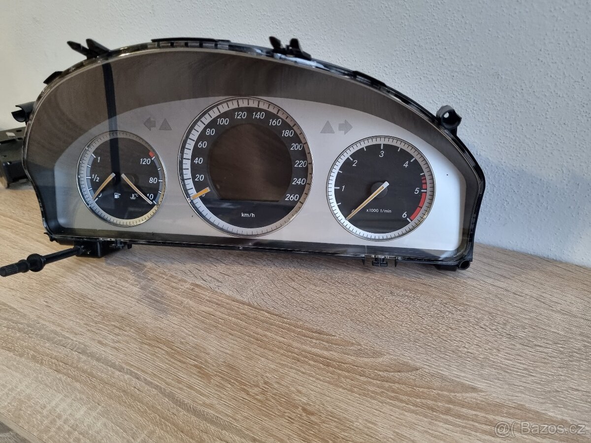 Mercedes Benz W204, S204 - budiky, ovladani oken, volant - 2