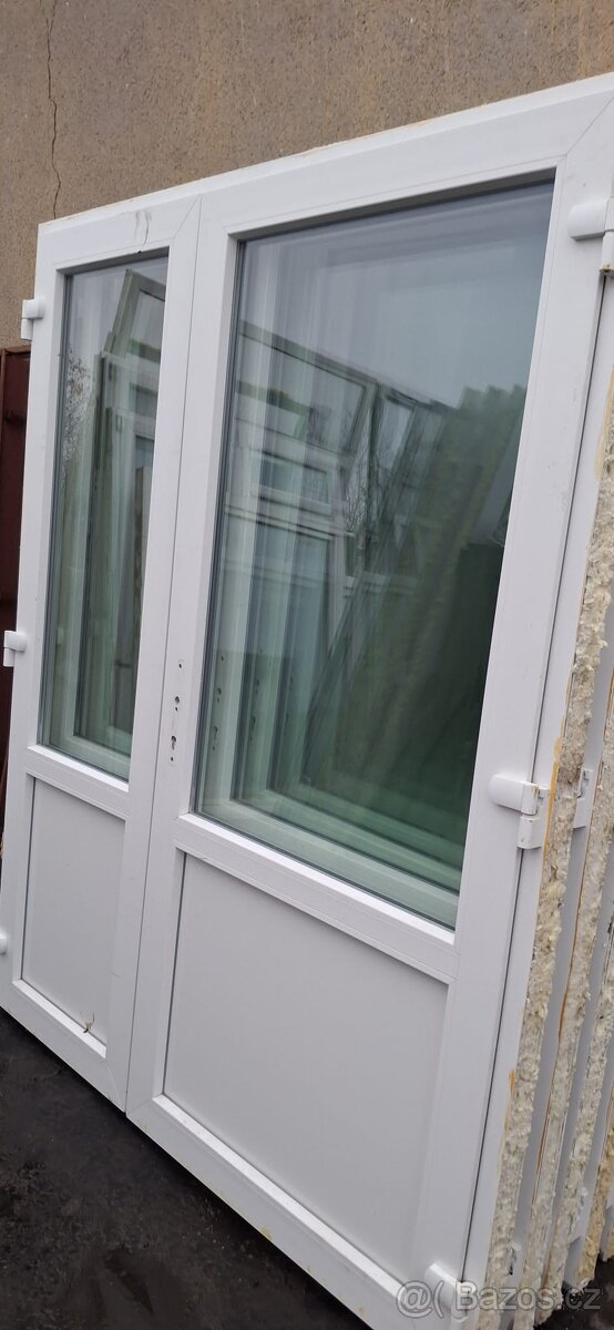 dveře vchodové plast. 175x218 cm dvoukřídlé + kování klika/k - 2