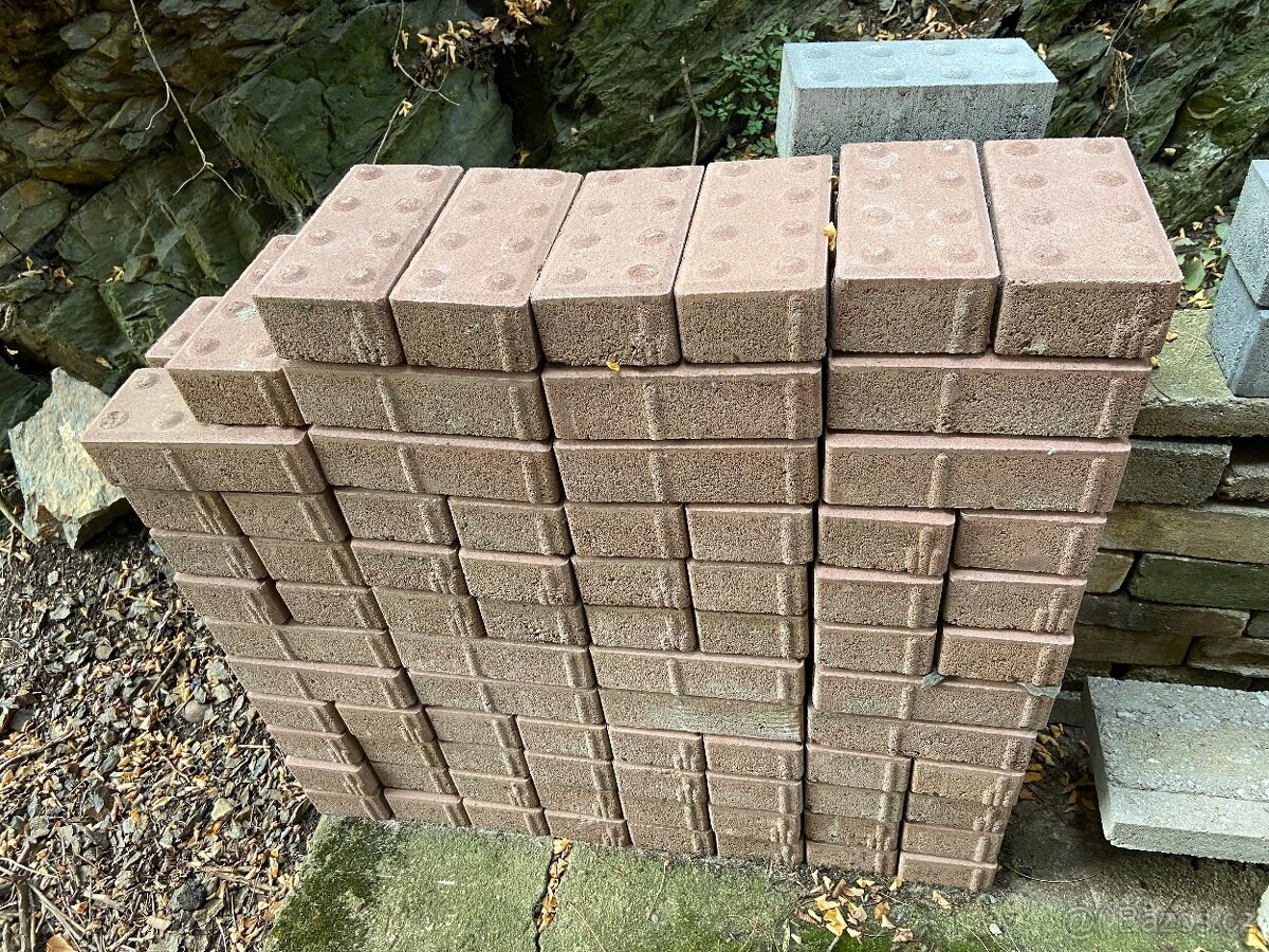 Cervena nopkova slepecka dlazba 2m2 - 2