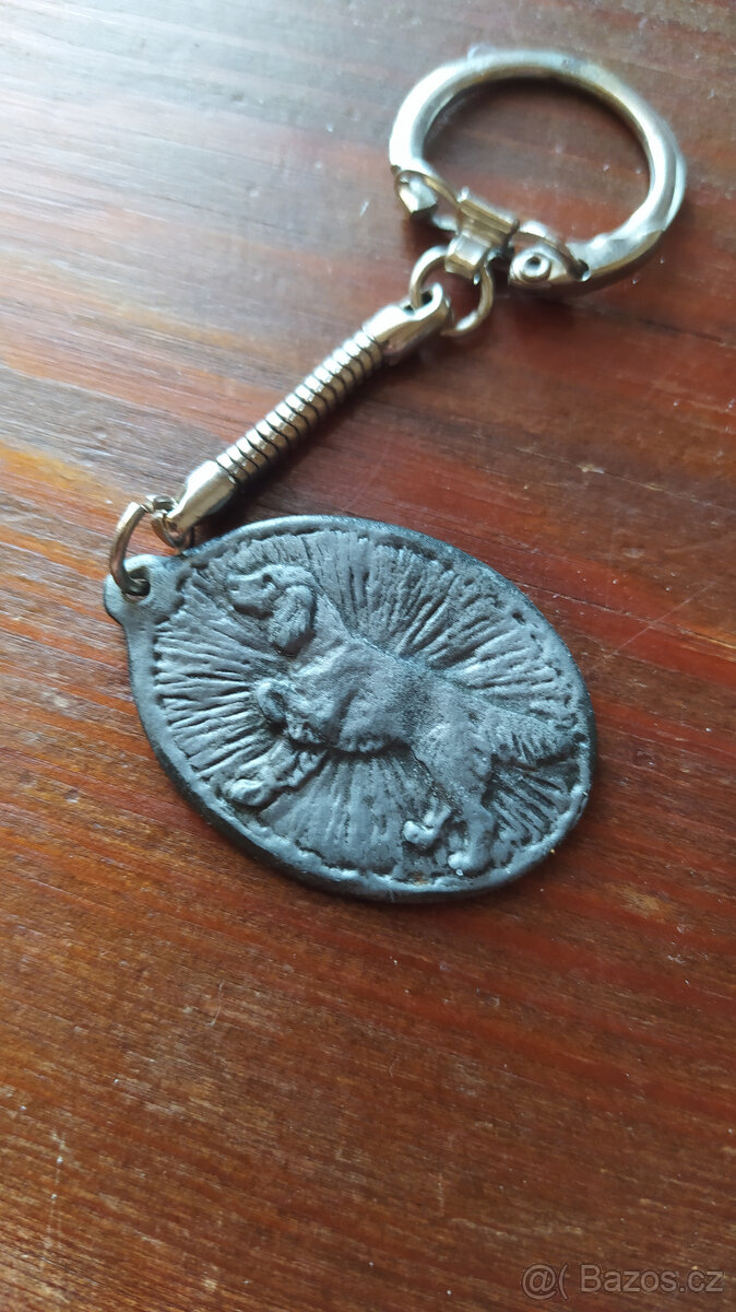 Kovové přívěsky, odznak a turistická známka - 2