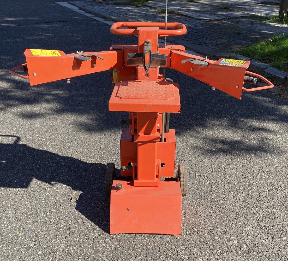 Hydraulická štípačka na dřevo - 2