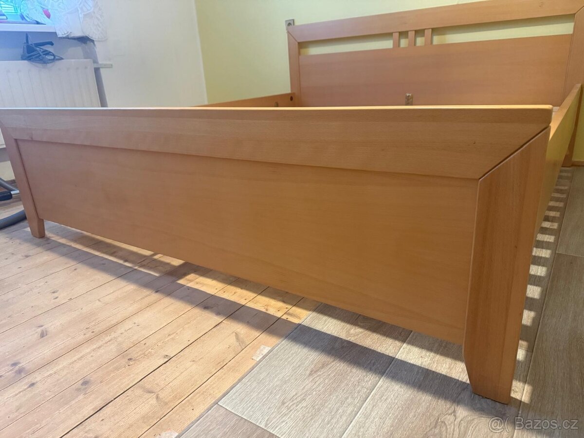 Manželská postel z masivu - 2