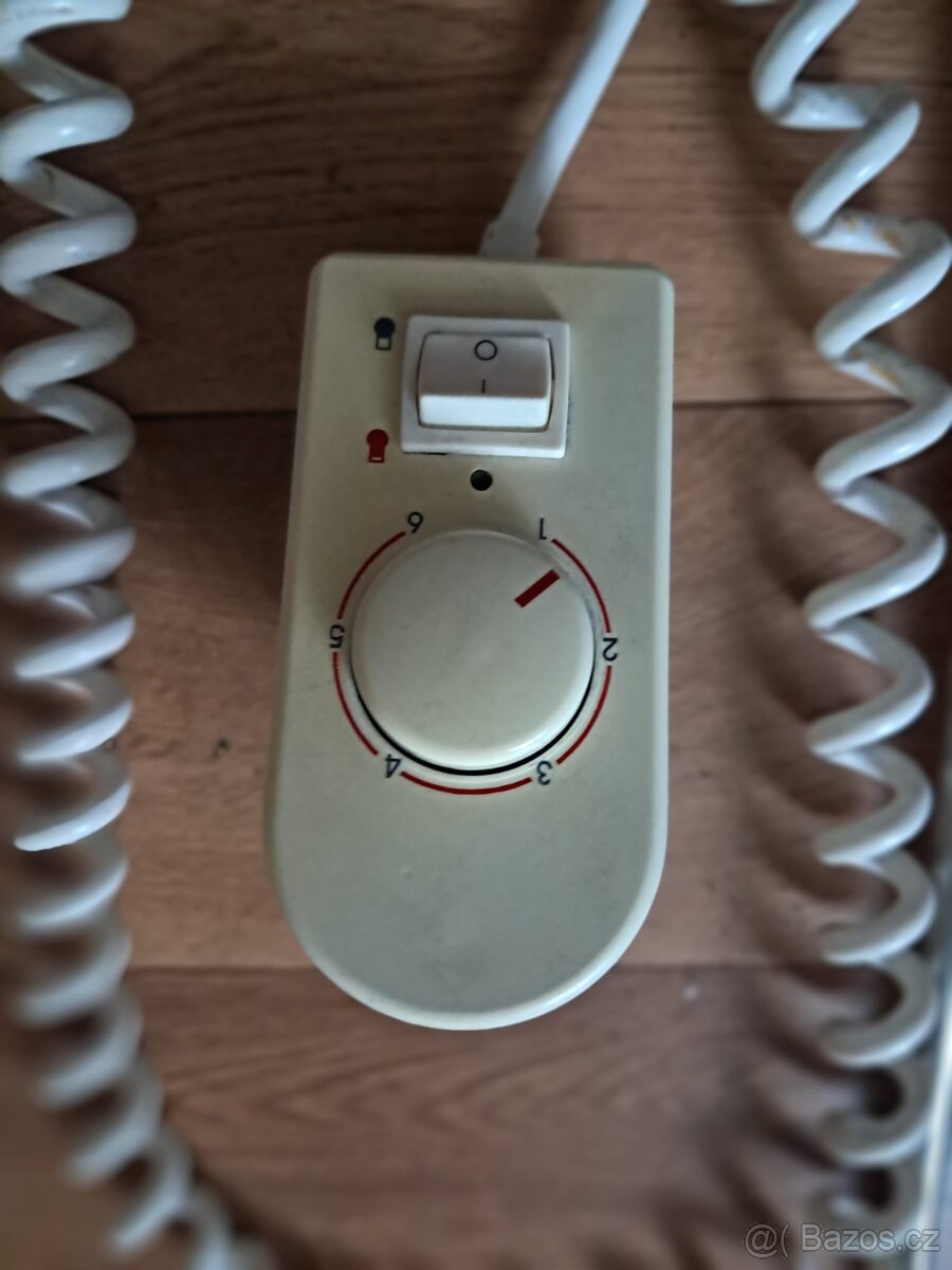 Topný elektrický ohřívač 700 W - 2