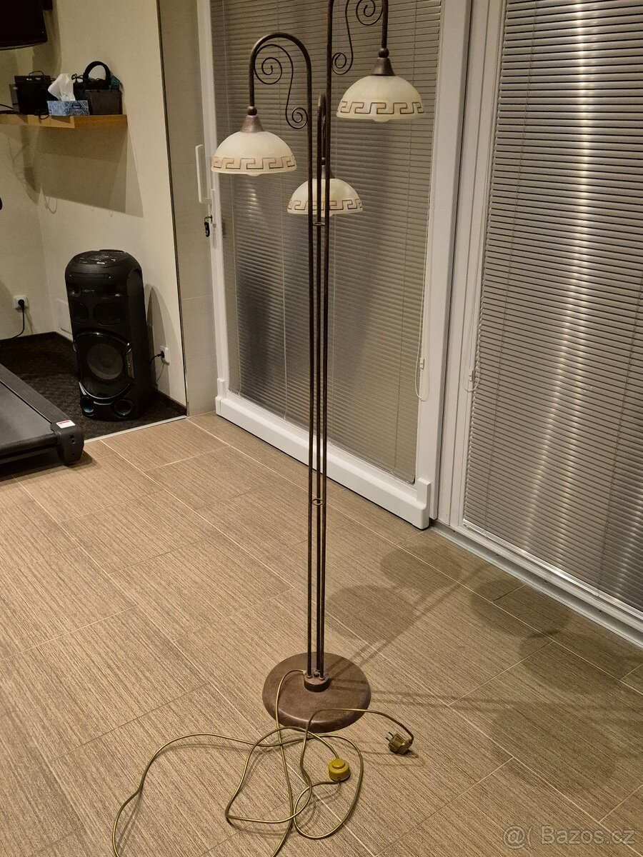 Stropní světla a stojací lampa - 2