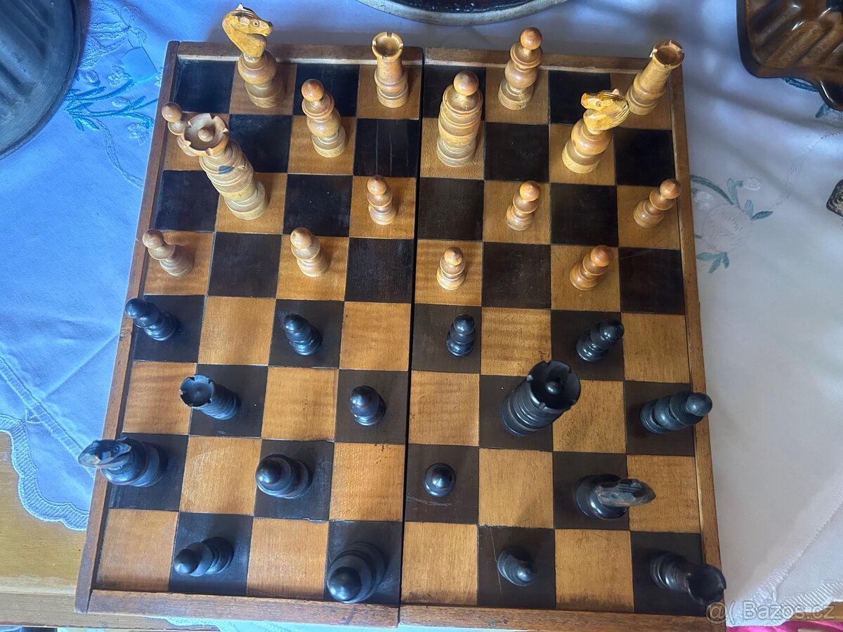 Staré dřevěné šachy - 2