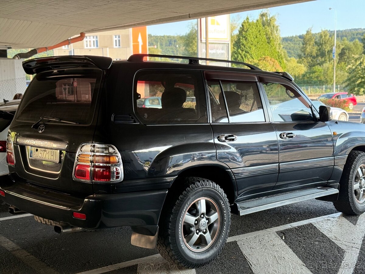 Toyota Land Cruiser 100