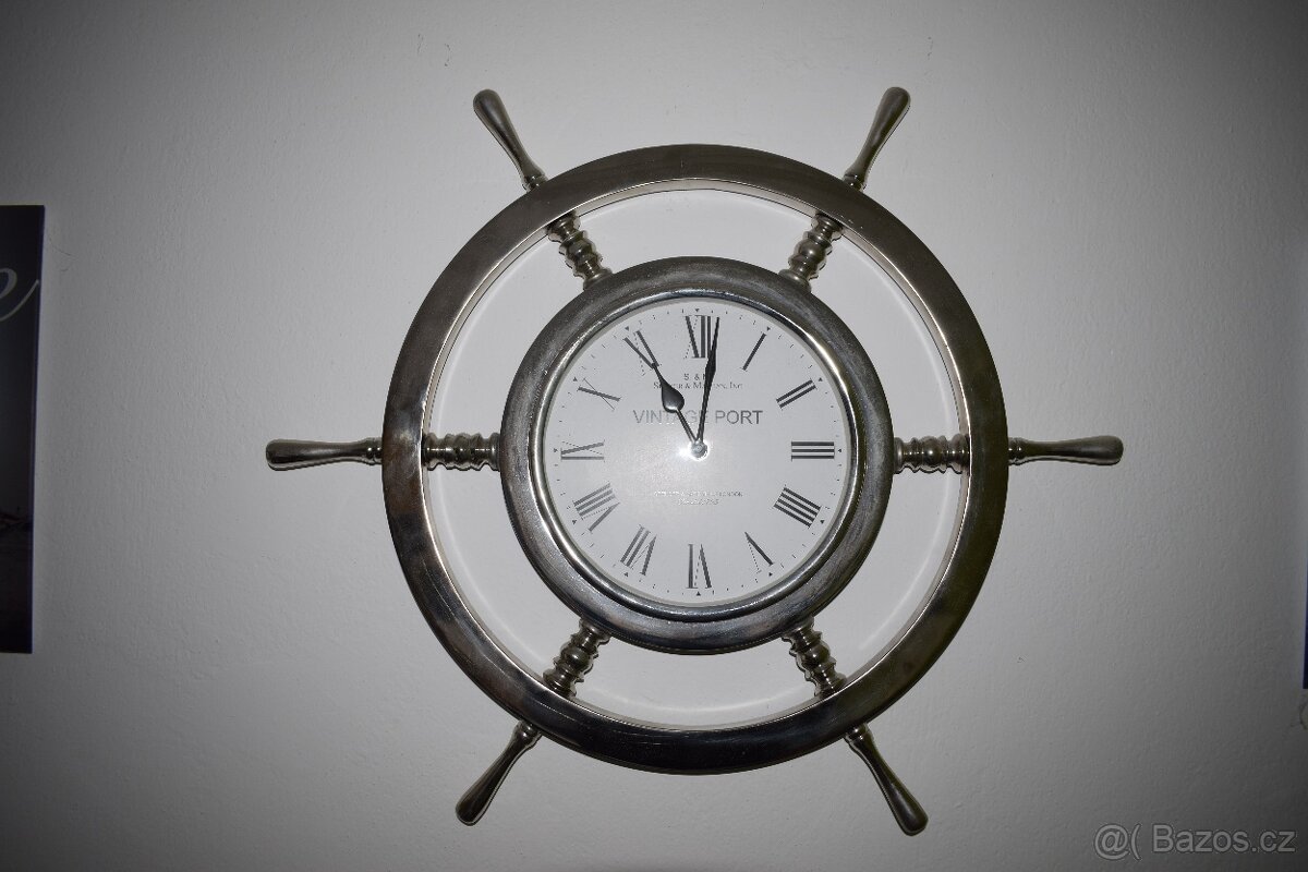 Originální hodiny ve tvaru kormidla - 2