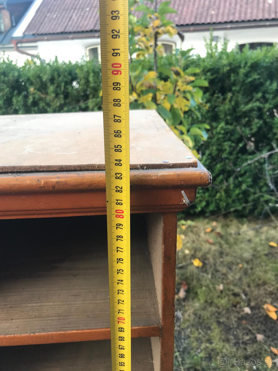 Masivní regálová skříň - 2