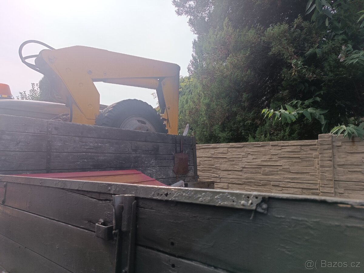 Praga V3S valník s HR 2500 - 2