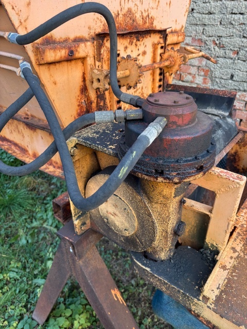 Posypová nástavba na multicar - 2