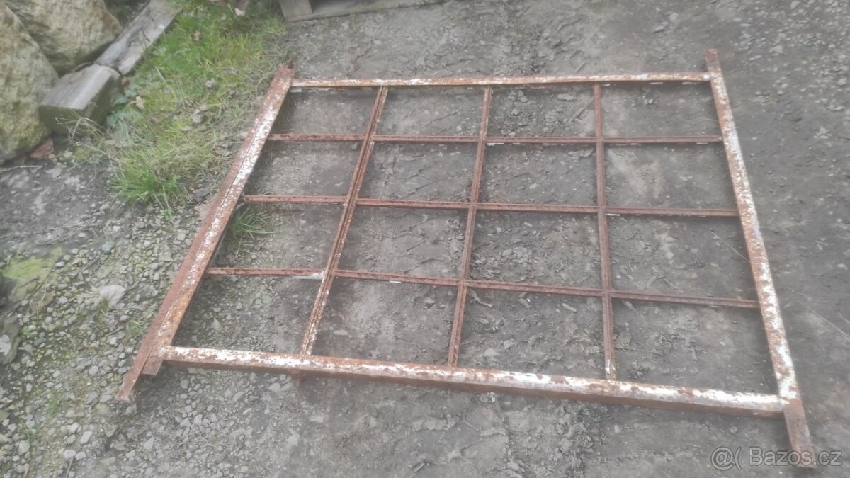 Staré železné okno, 25 ks- 120x90cm, fabrické okno - 2