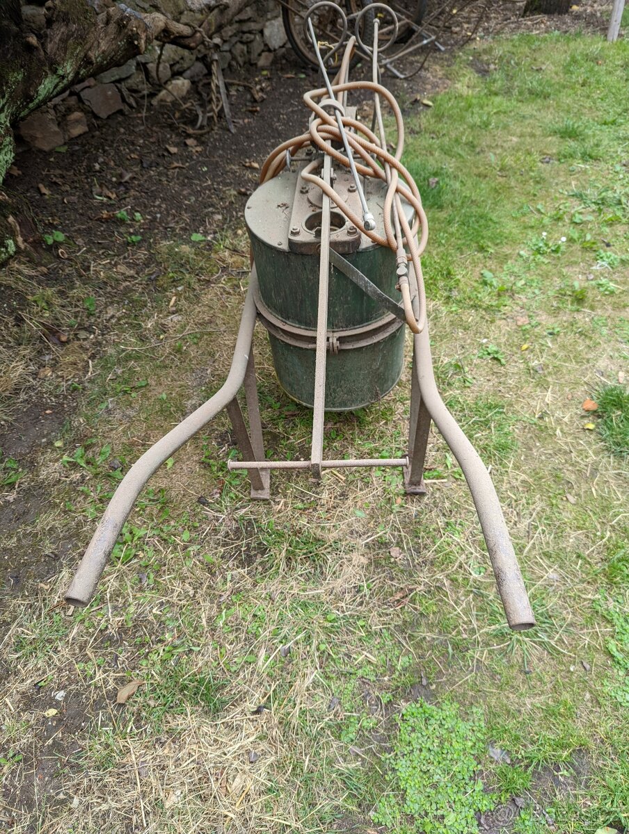 starožitný postřikovač - 2