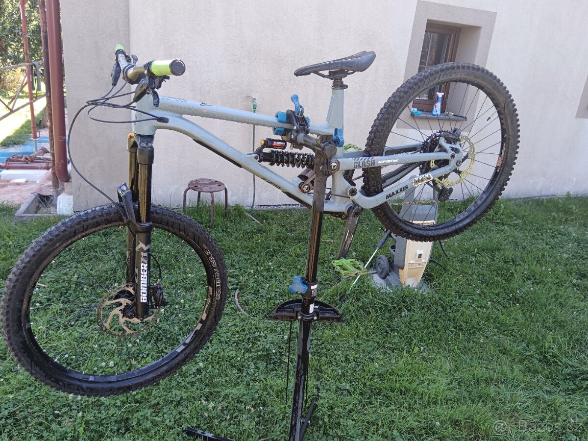 Commencal clash 2021 v2 možná sleva - 2