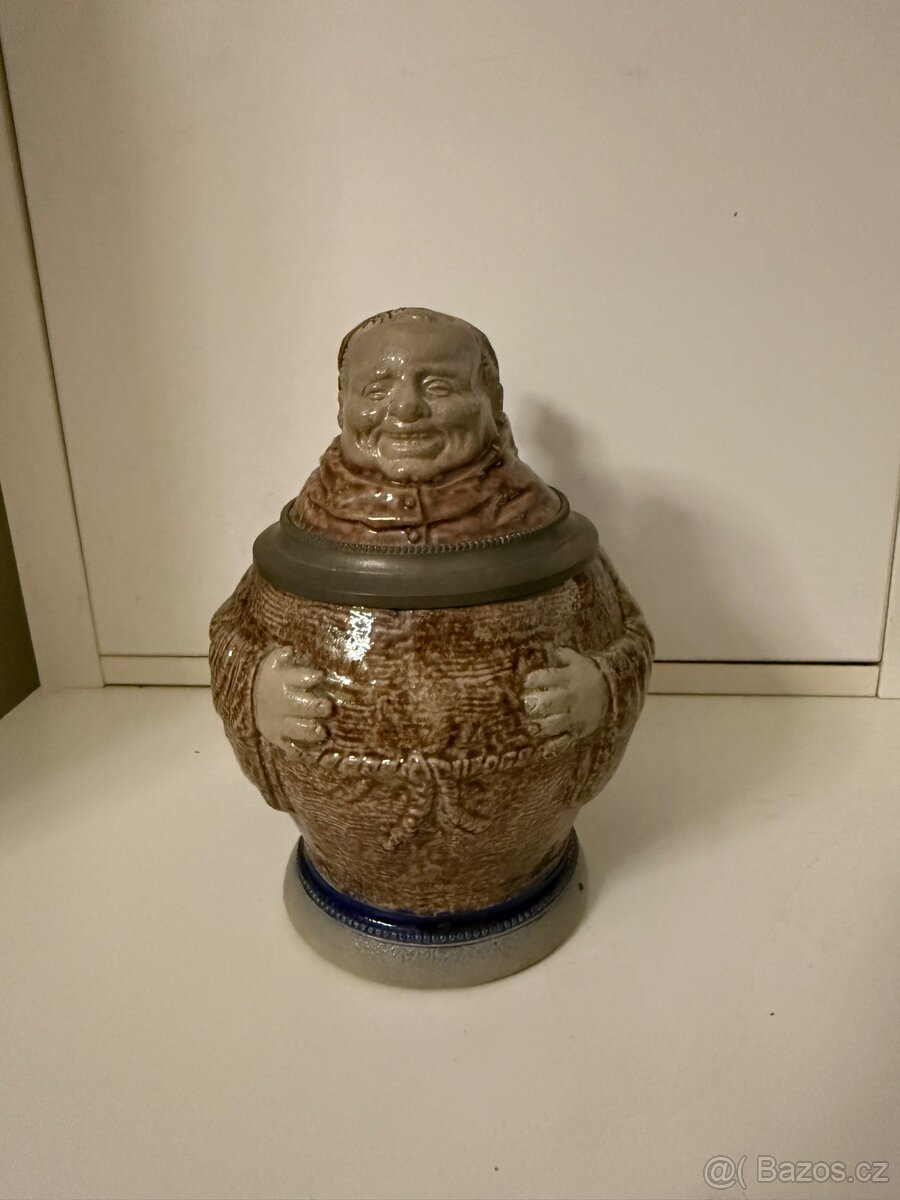 Starožitný Figurální korbel s motivem mnicha r. 1880 - 2