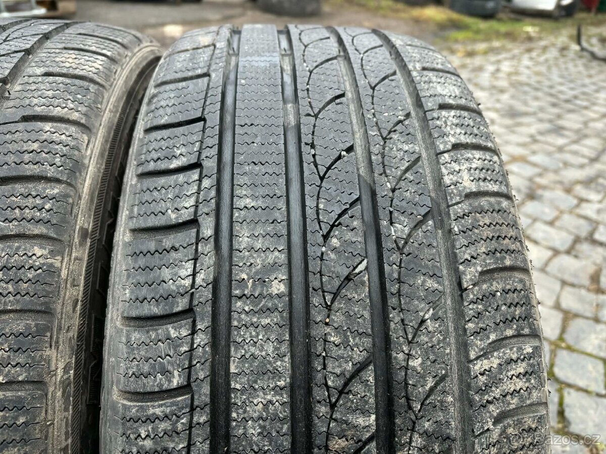 prodám 2x Zimní pneu Minerva 245/40 R19 - 2