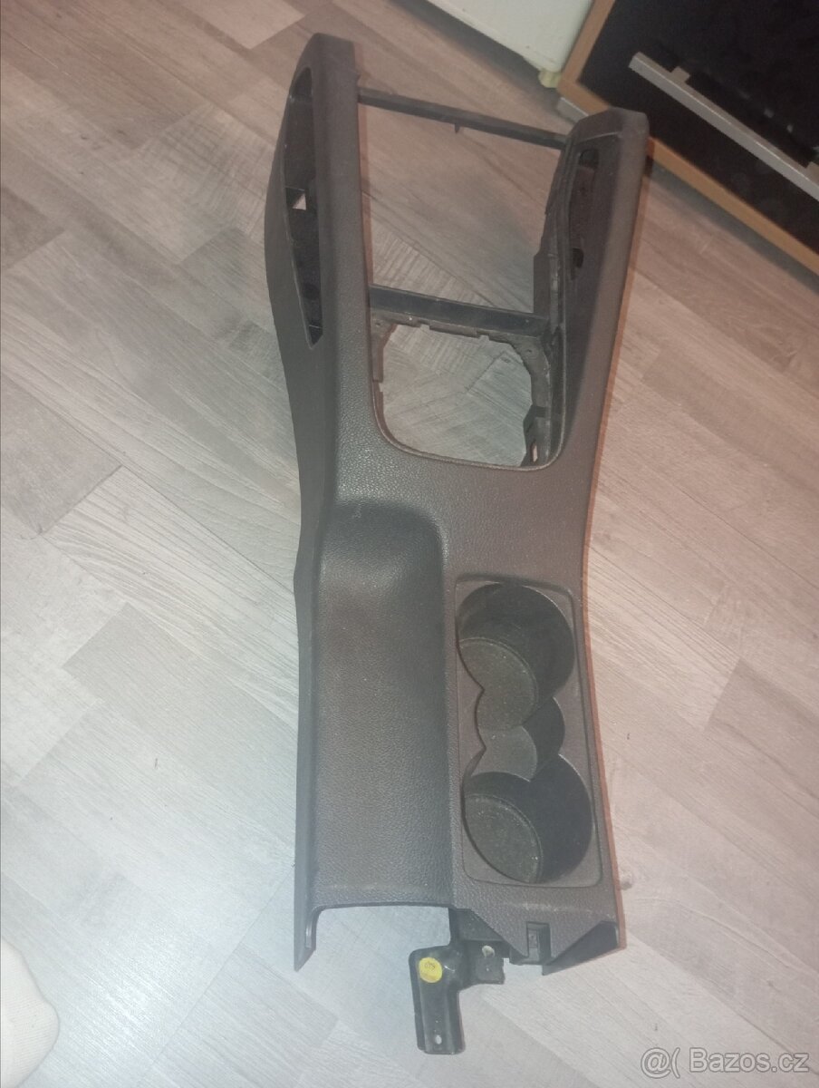 GOLF 5 STREDOVY TUNEL - 2