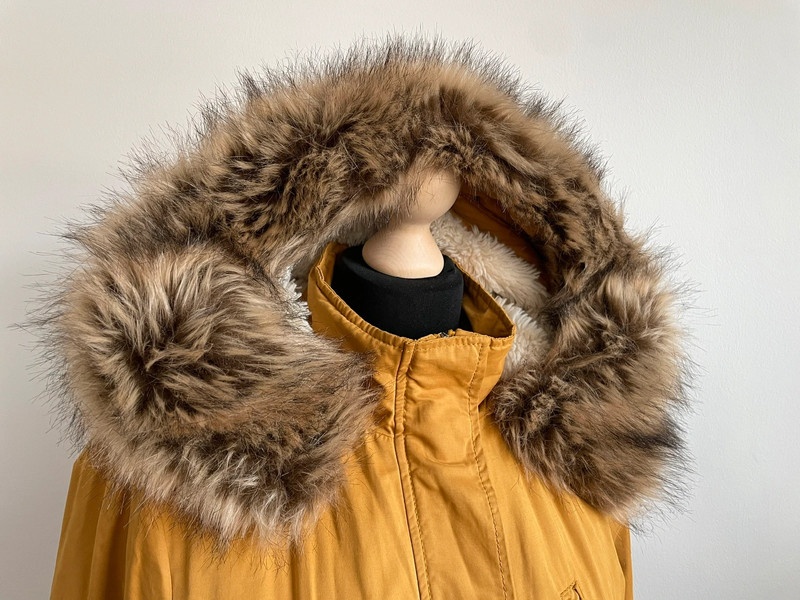 Hořčicově žlutá parka Reserved - 2