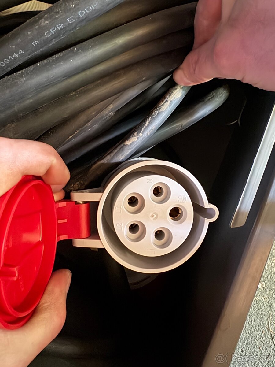 Prodám 32Amperovy kabel - 2