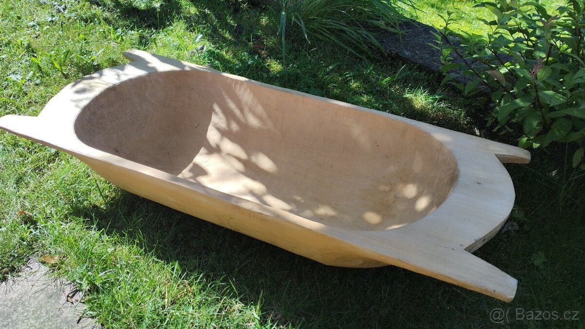 Staré ručně dlabané necky - 2