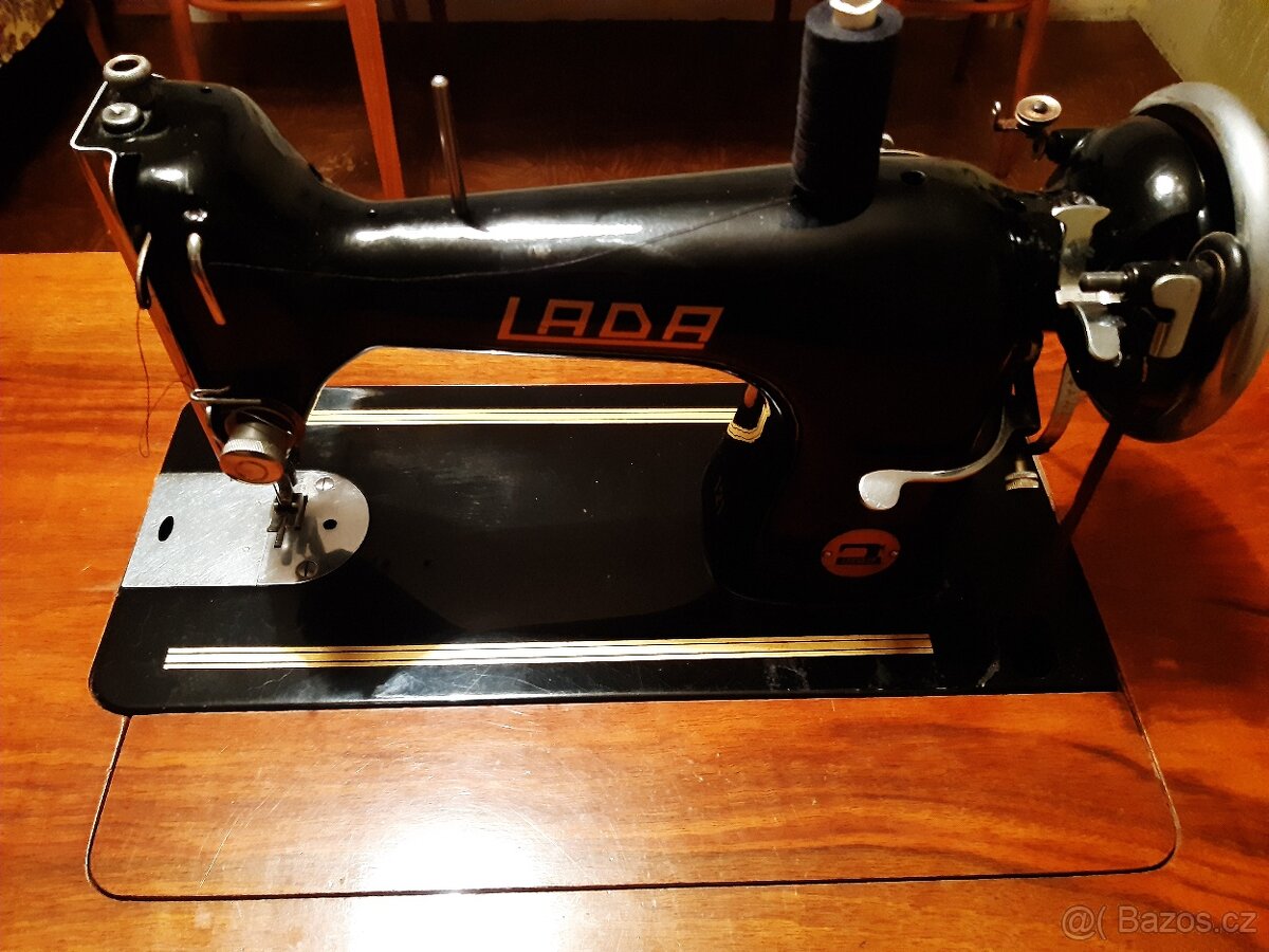 Šicí stroj LADA 121 - 2