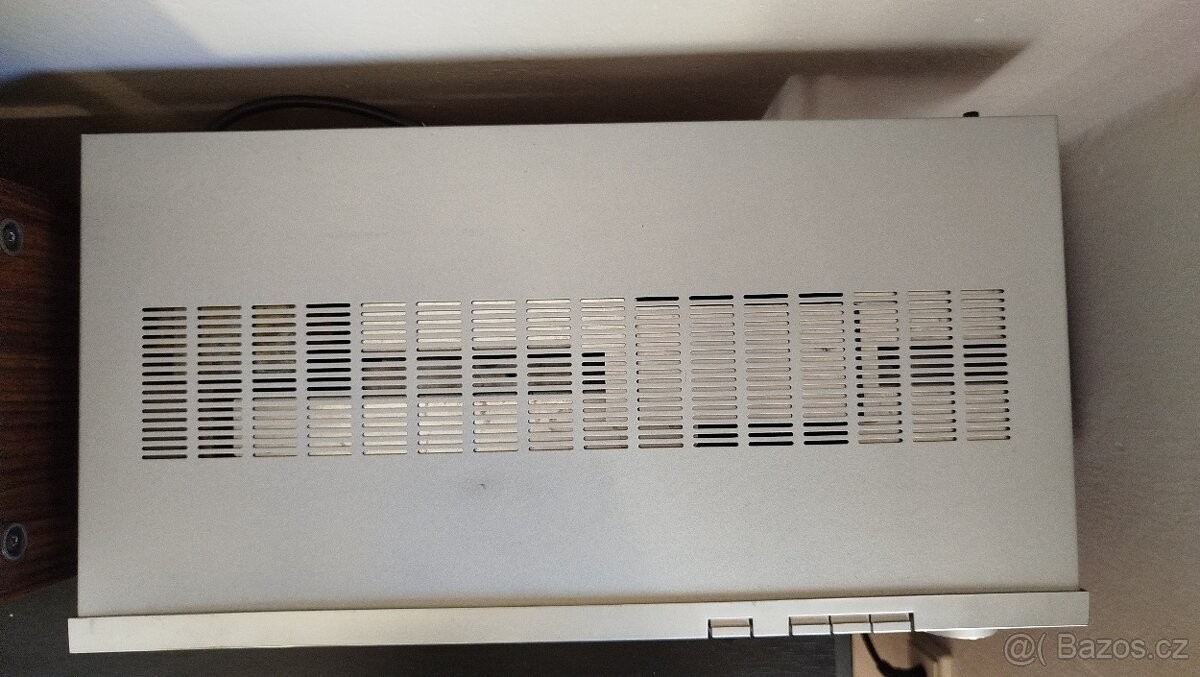 zesilovač Akai AM-U110 - 2