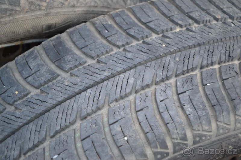 Celoroční pneu 195/65 R15 GOOD YEAR 5-6MM+ráfky - 2