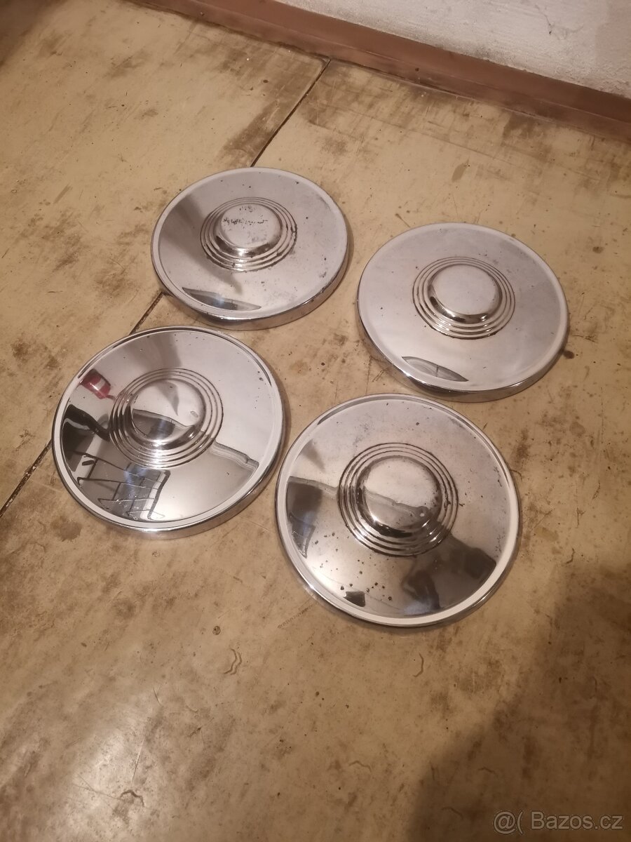 Mezikruží Wartburg 353 + poklice - 2