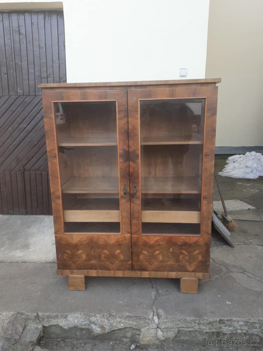Starožitná skříň - 2