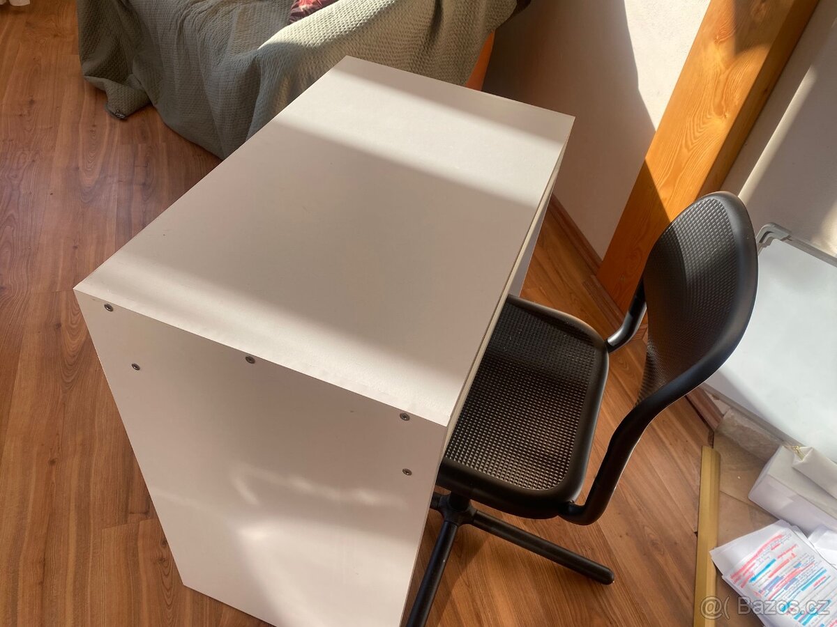 Psací stůl a otočná židle - 2