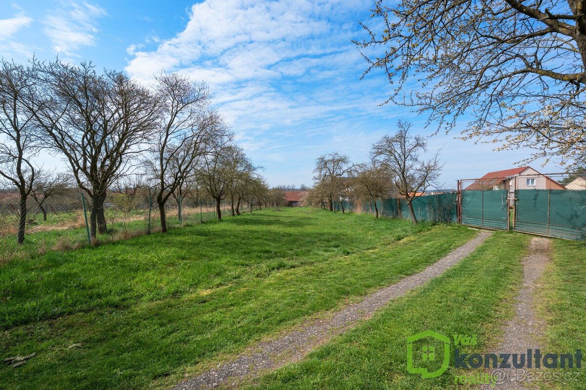 Prodej stavebního pozemku 1263 m² v obci Svatoslav u Tišnova - 2