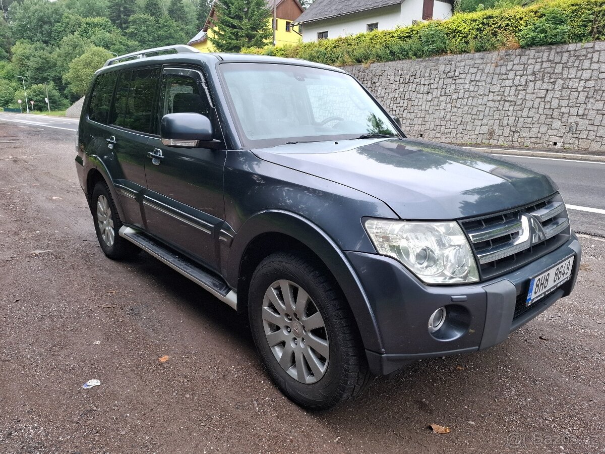 Mitsubishi Pajero 3.2 DiD , 7 míst - DPH - 2