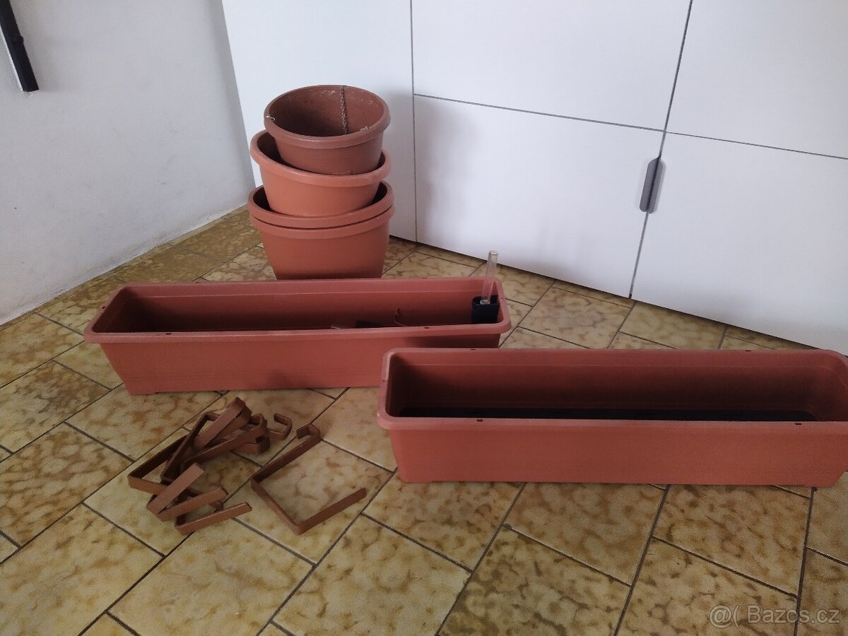 Samozavlažovací truhlíky + květináče - 2