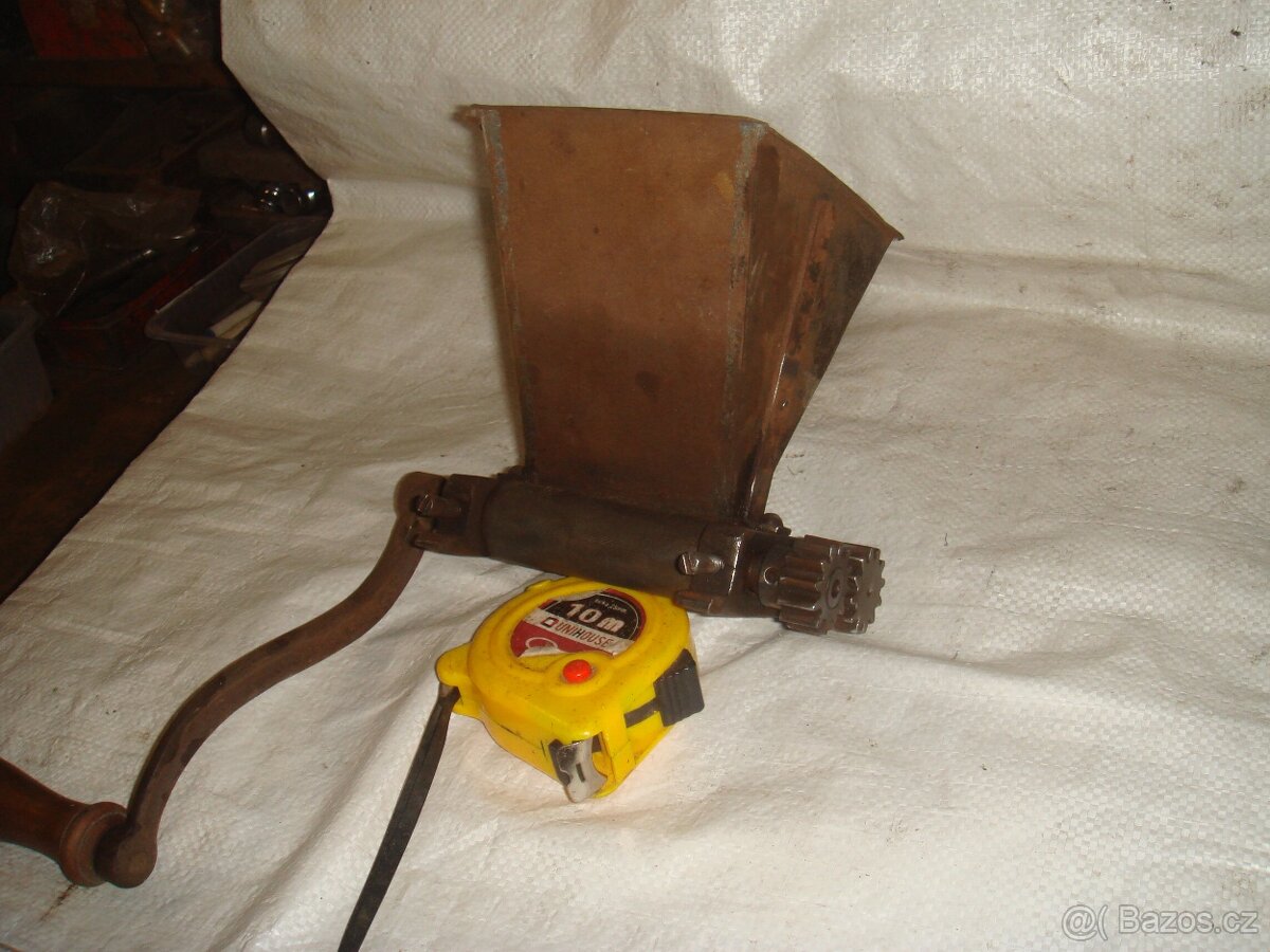 Mlýnek na obilí - 2