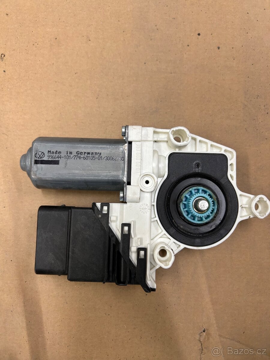 VW Touran moturek okna zad. L - 2