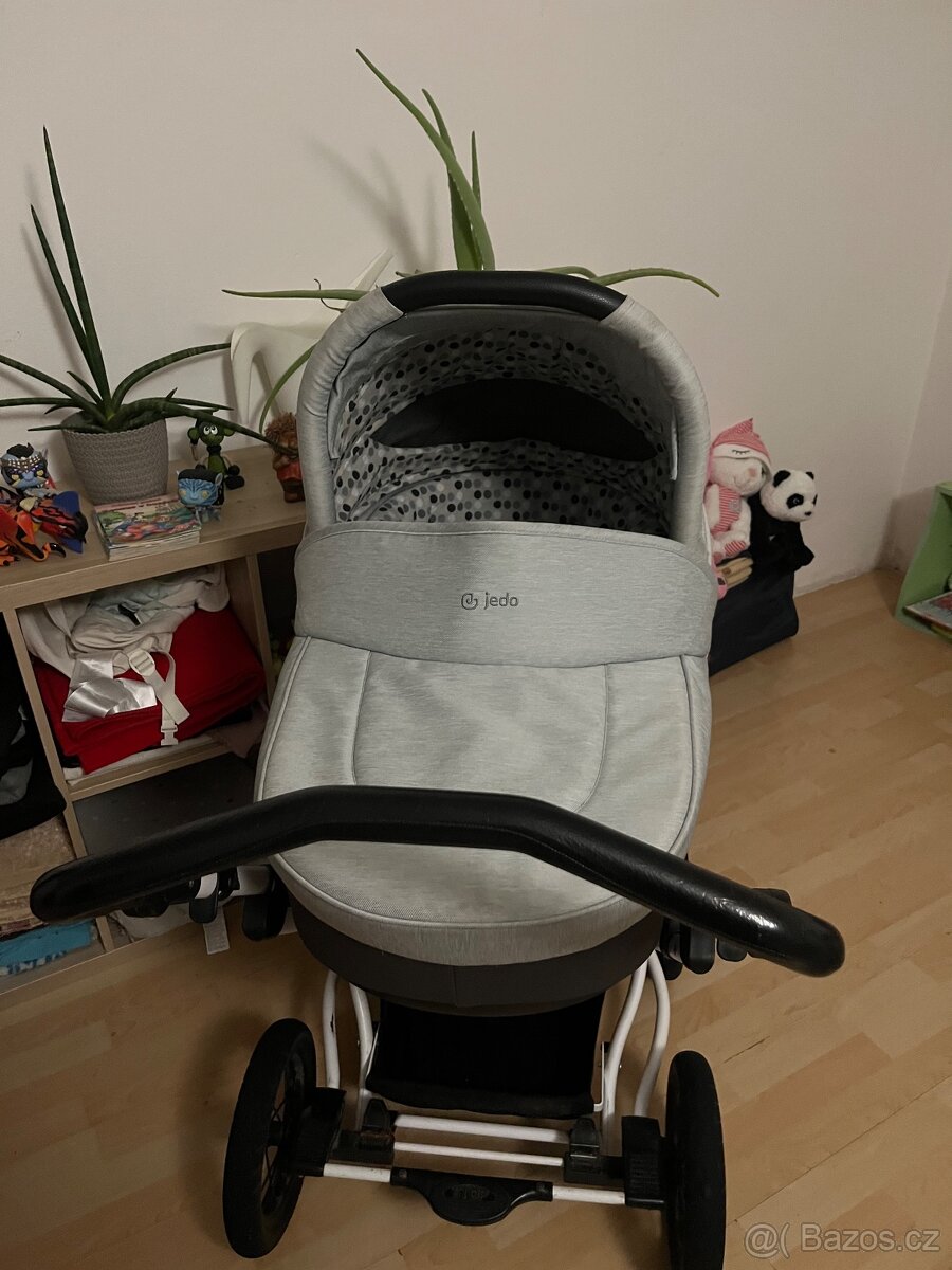 Kočárek Jedo - 2