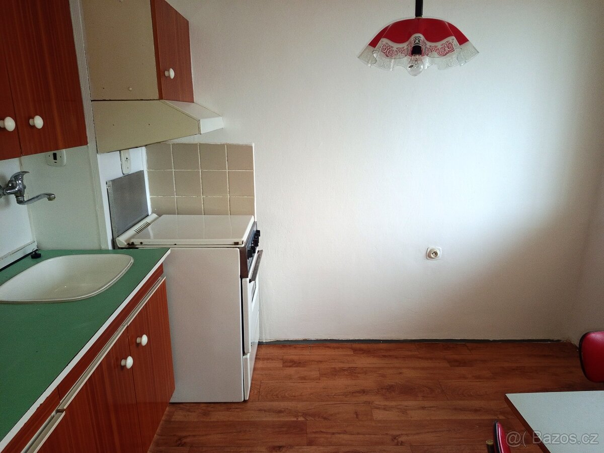 Pronájem bytu 1+1 se zasklenou lodžií,Chrudim, Fibichova ul. - 2