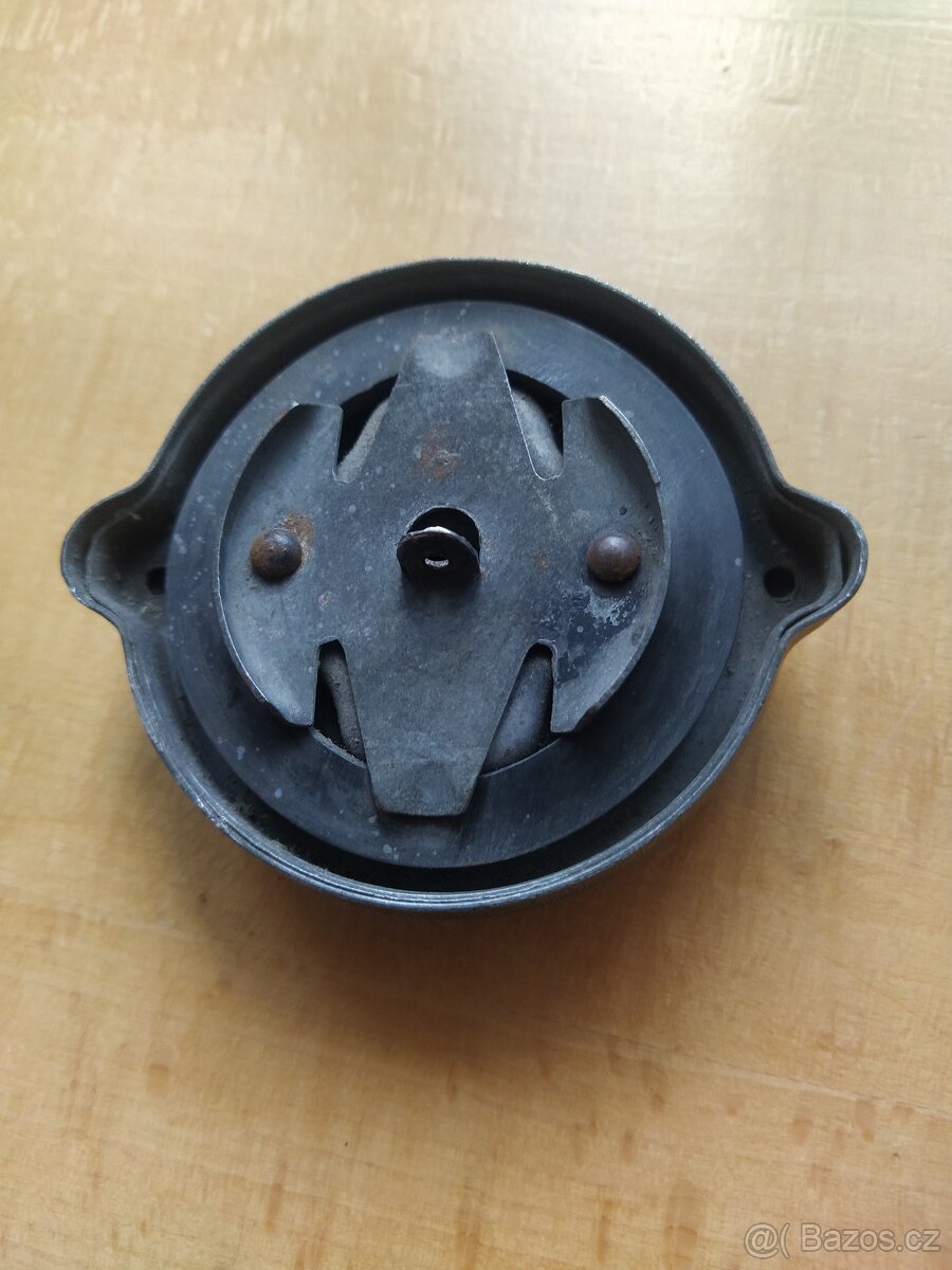 Víčko nádrže - 2