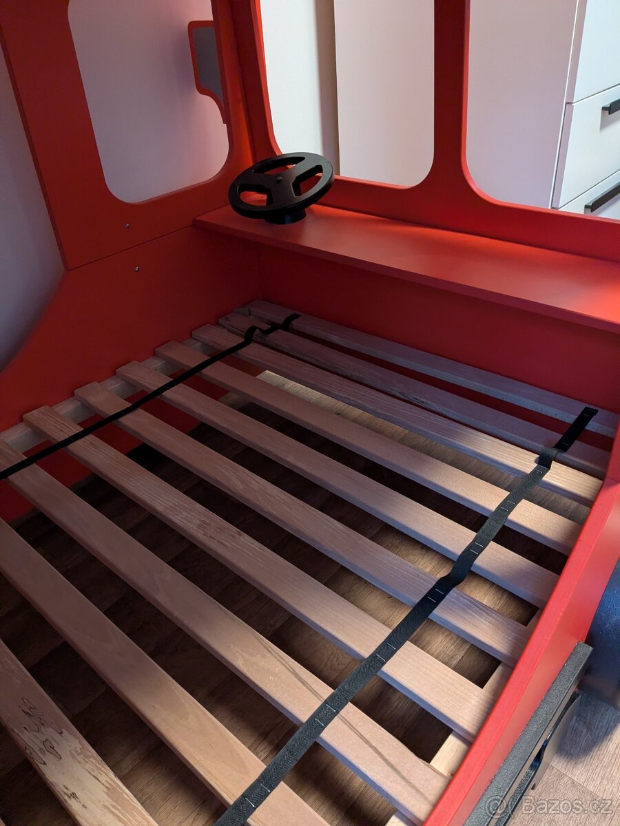 Dětská patrová postel hasiči. - 2