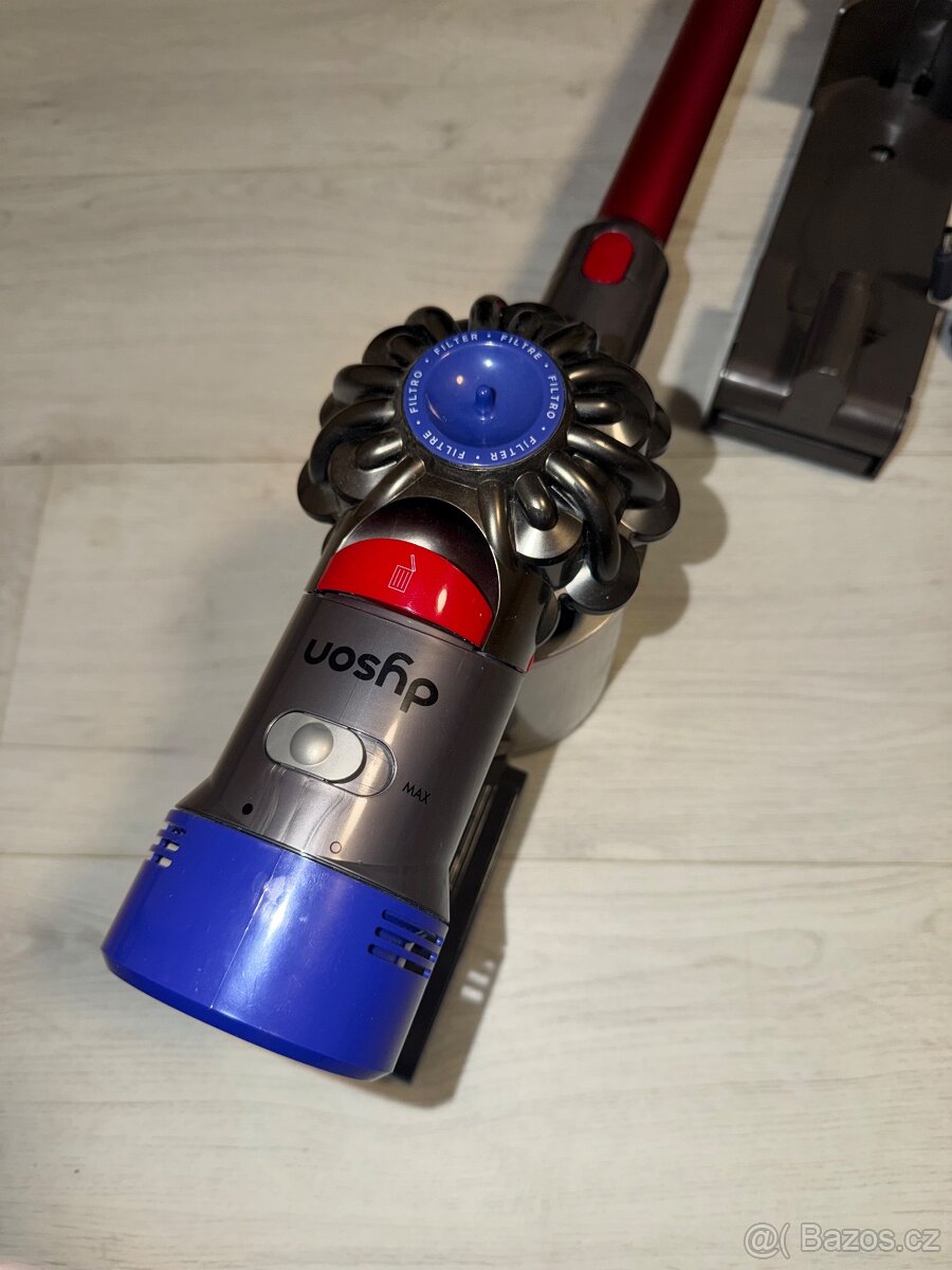 Dyson V8 Fluffy - tyčový vysavač - 2
