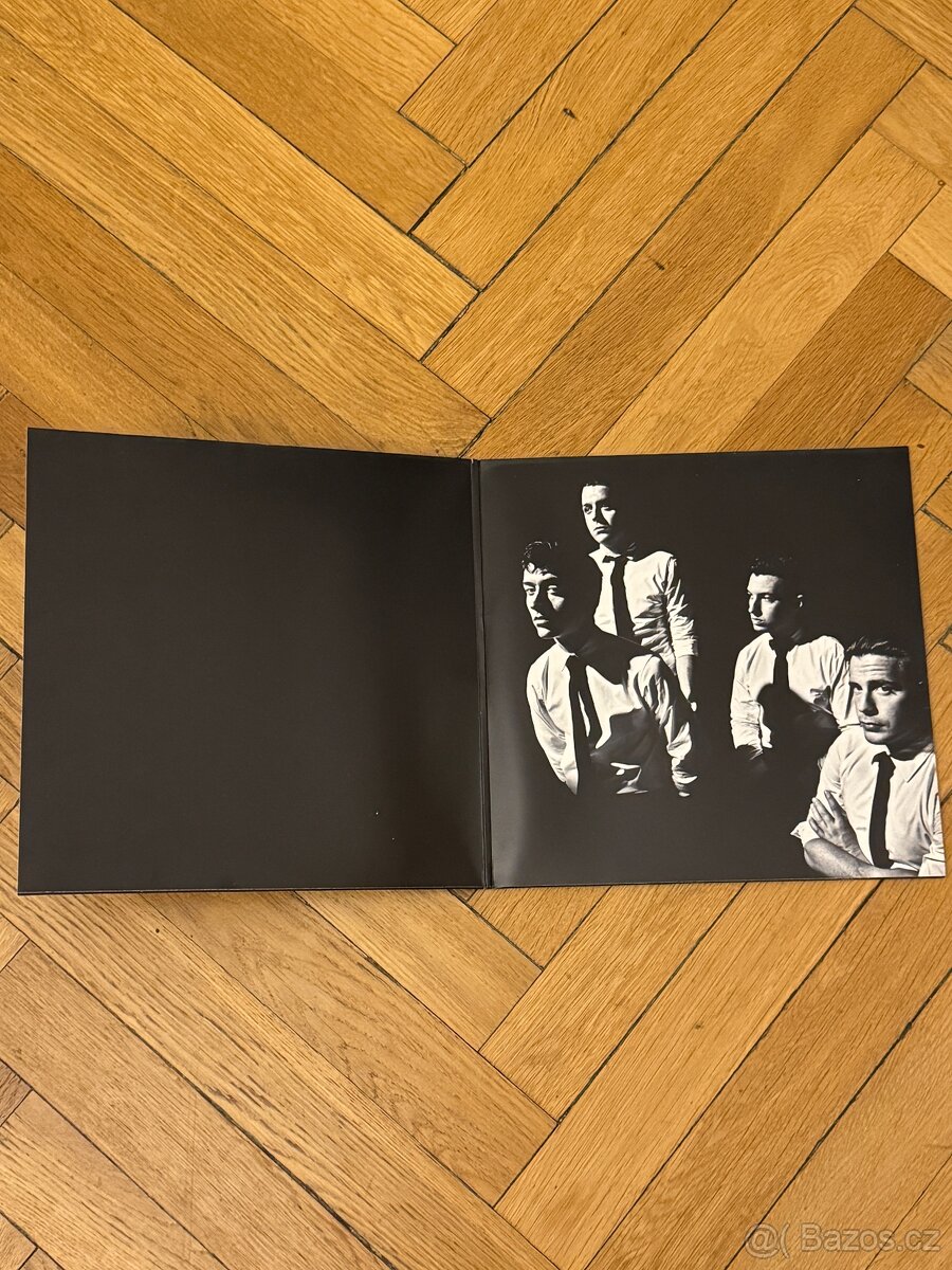 AM - Arctic Monkeys - 2